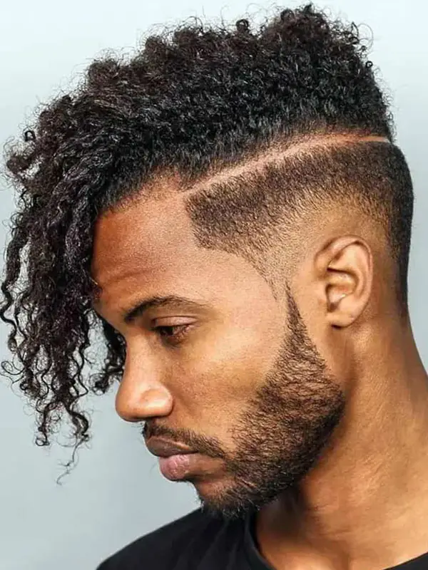 مدل مو پسرانه فرفری کامب اوور (Curly Comb Over)